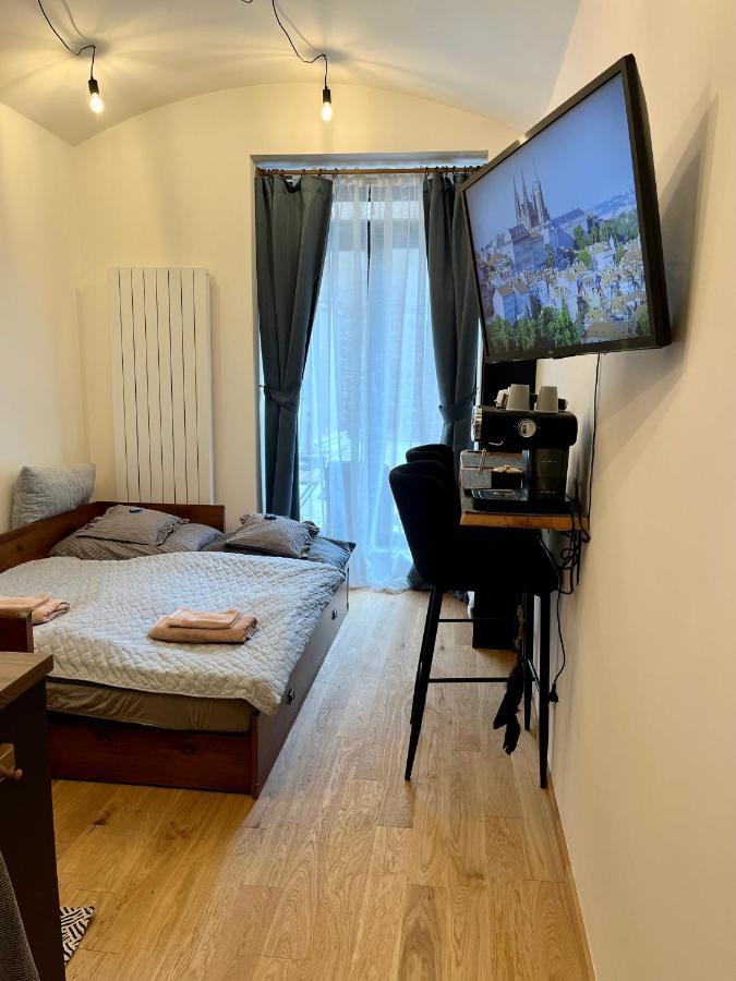 Studio V Prizemi S Kuchyni A Koupelnou Prag Exteriör bild